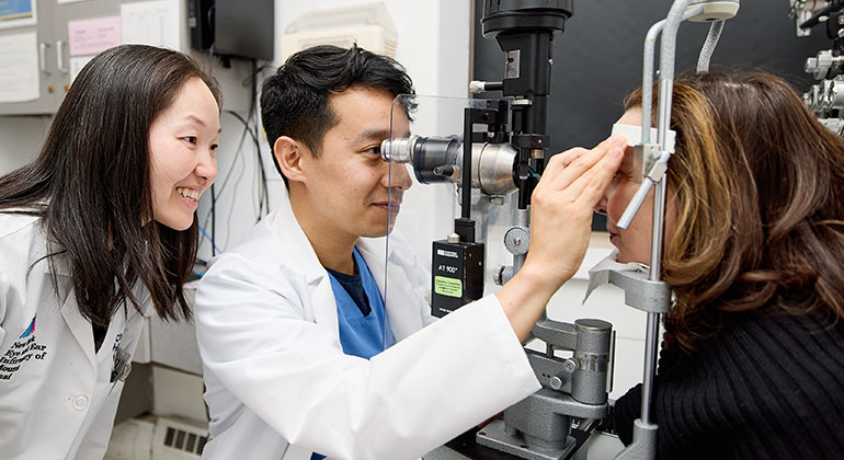 residents using ophthalmology equipment